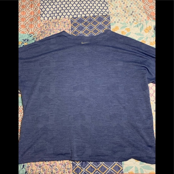 Women’s XL cropped Nike T-shirt - Picture 2 of 4